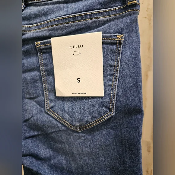 NWT Cello Women's Skinny Jeans - Classic Blue - Picture 4 of 5